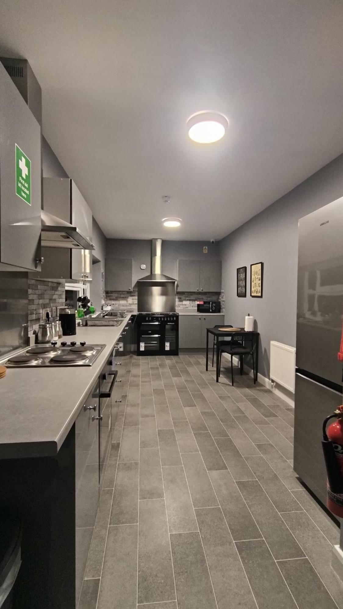 Prime Retreats - Flynn House Hostel *