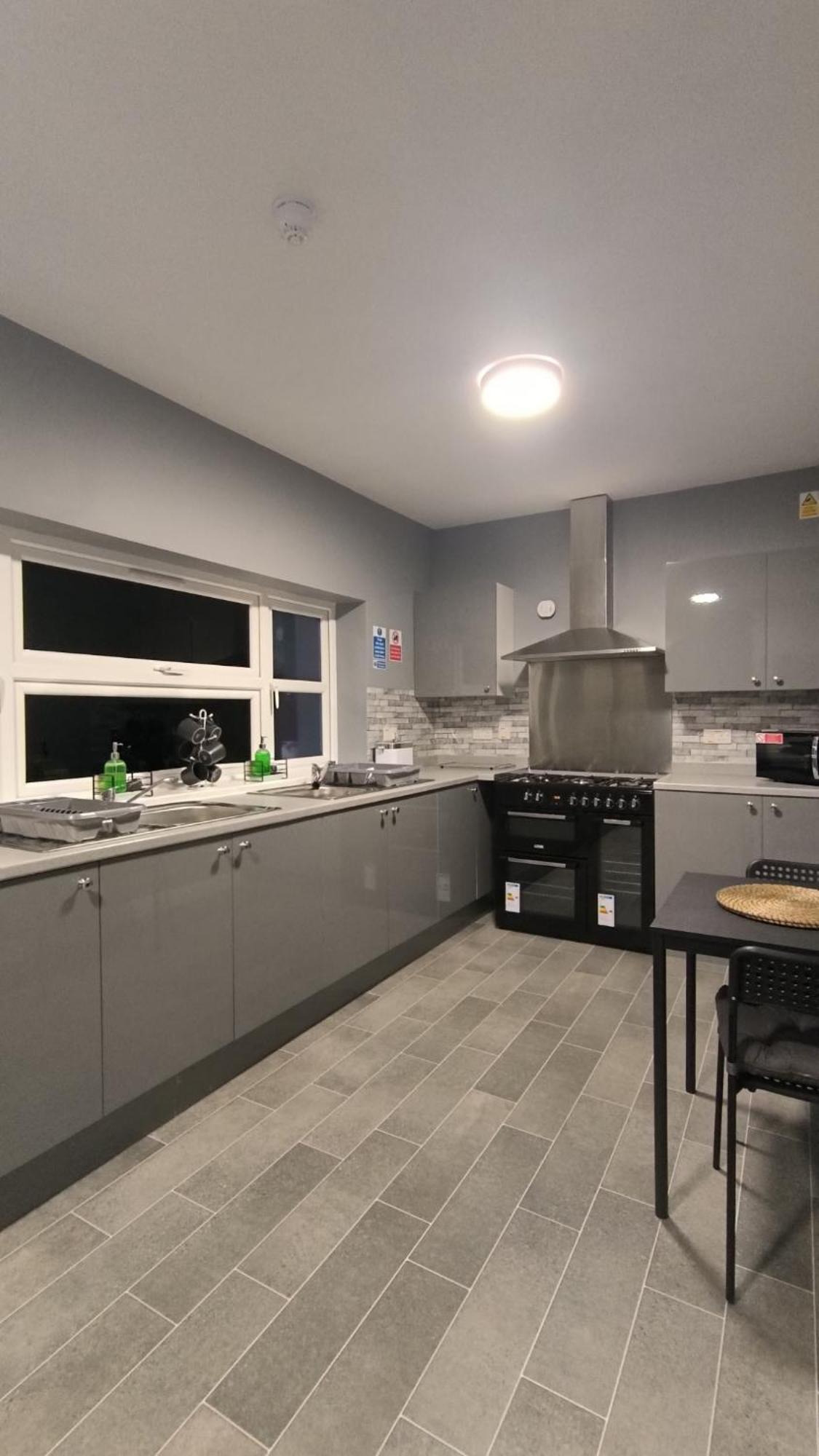 Prime Retreats - Flynn House Hostel