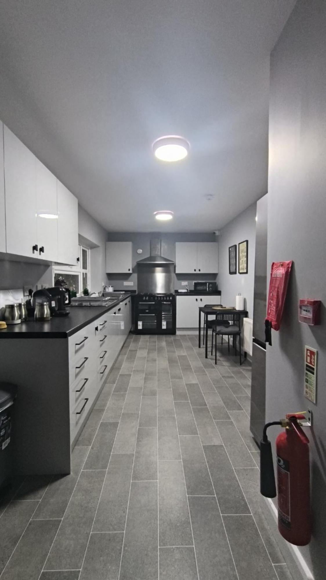 Prime Retreats - Flynn House Hostel *