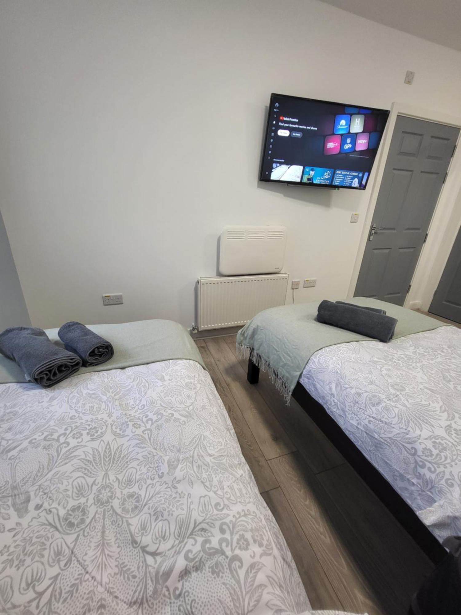 Prime Retreats - Flynn House Hostel *