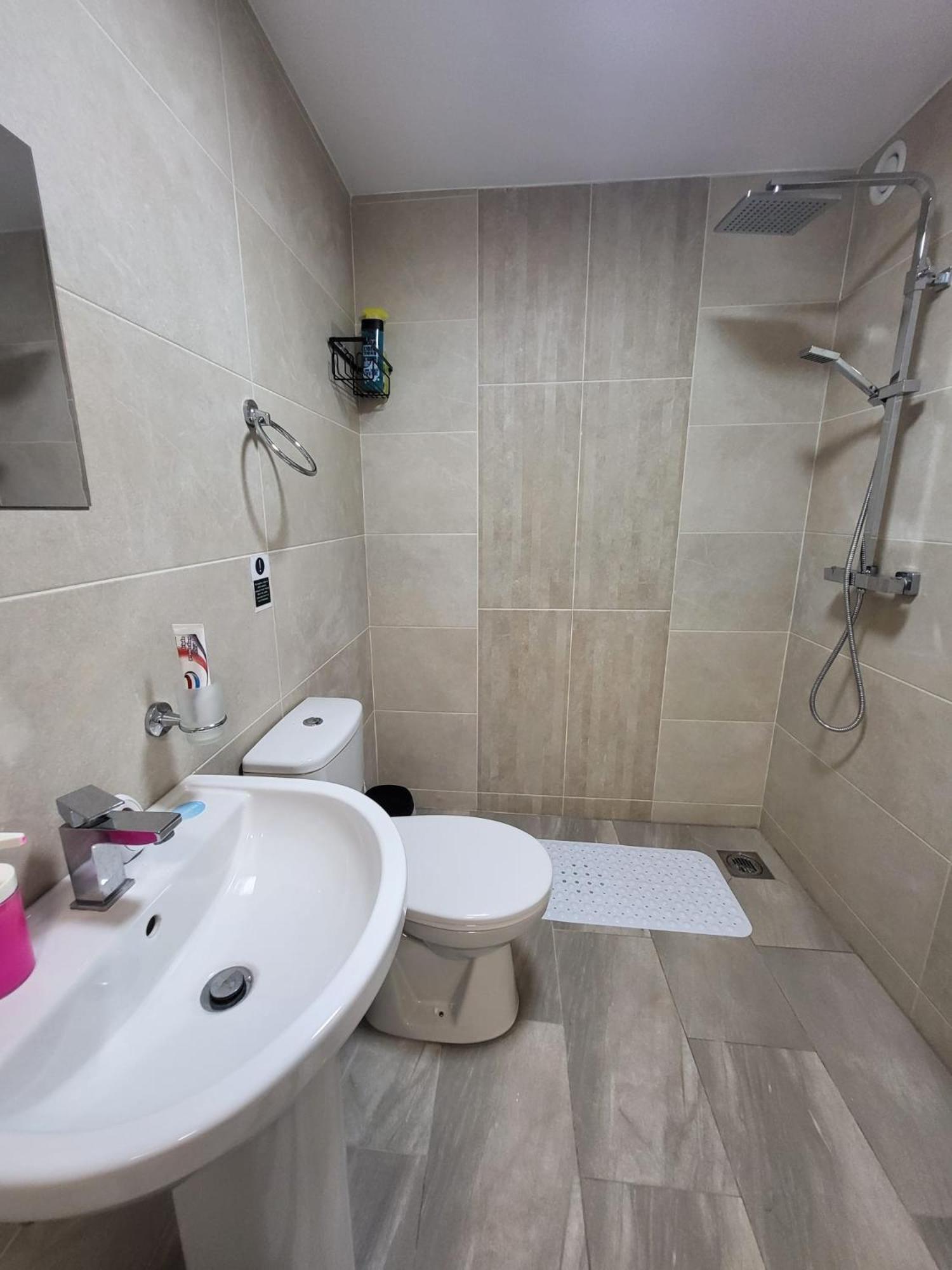 Prime Retreats - Flynn House Hostel *